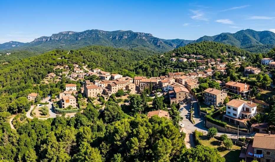 Paisaje natural del bosque y montañas en Taradell